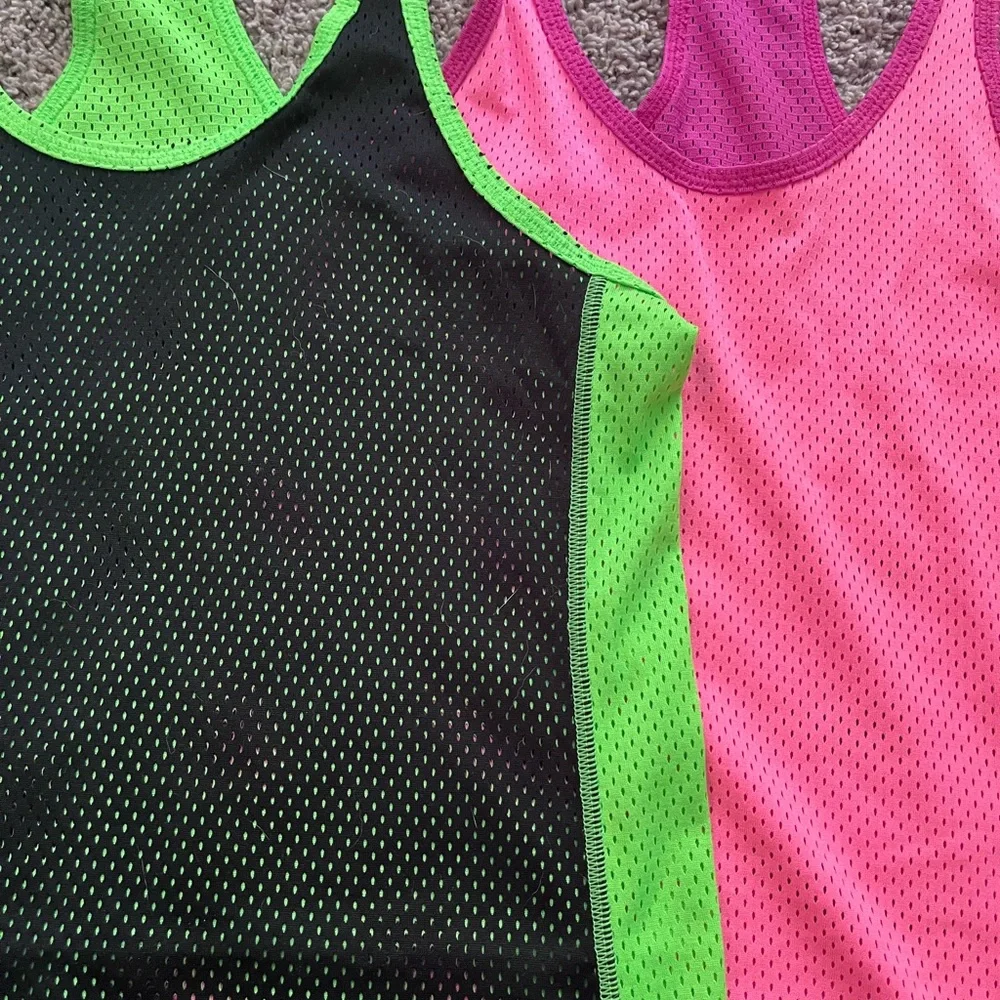 2 Under Armour tank tops, semi-fitted, Heat Gear. - Picture 5 of 7